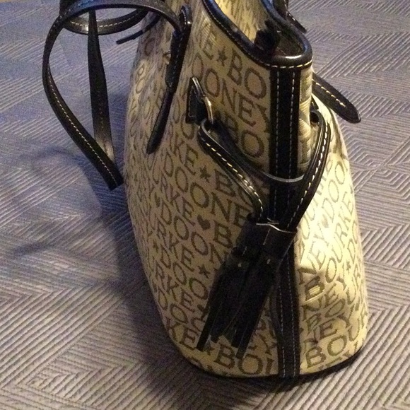 Dooney and Bourke large cream and black shoulder bag for women - Picture 2 of 12